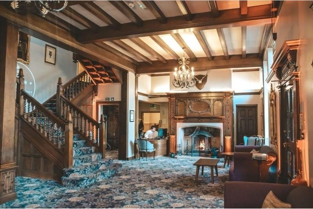 Inglewood Manor Hotel Ledsham  Buitenkant foto