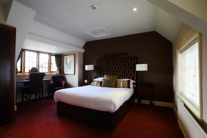 Inglewood Manor Hotel Ledsham  Buitenkant foto