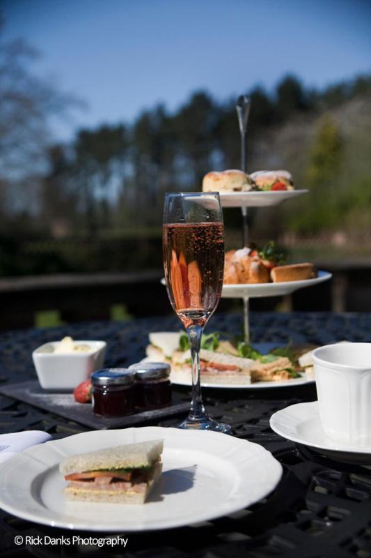 Inglewood Manor Hotel Ledsham  Buitenkant foto